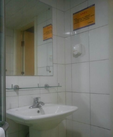 7天长沙岳麓山溁湾镇地铁站店-客卧