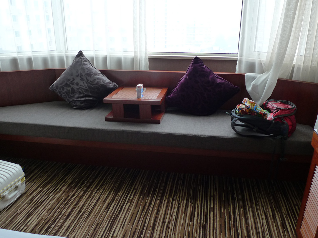 君亭湖滨酒店主图