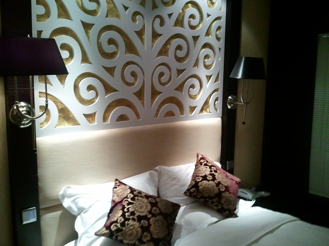 尚诚名流假日酒店主图