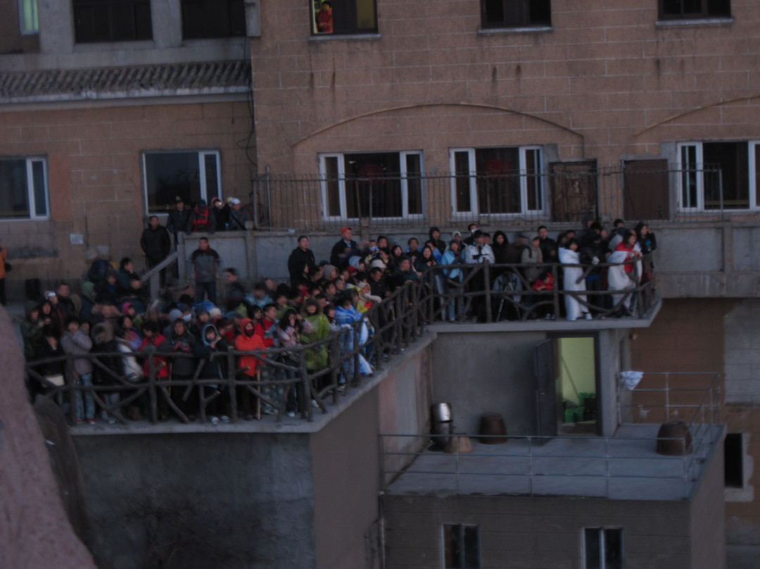 光明顶山庄主图