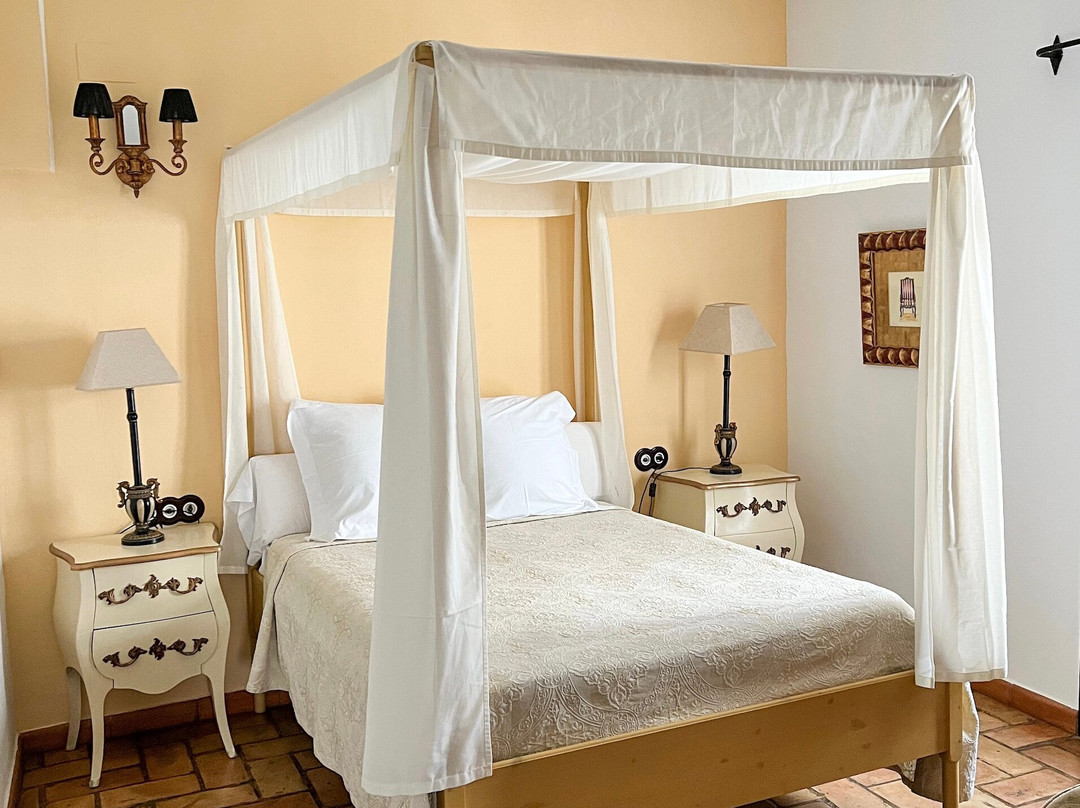 塞尔维利亚旅馆主图