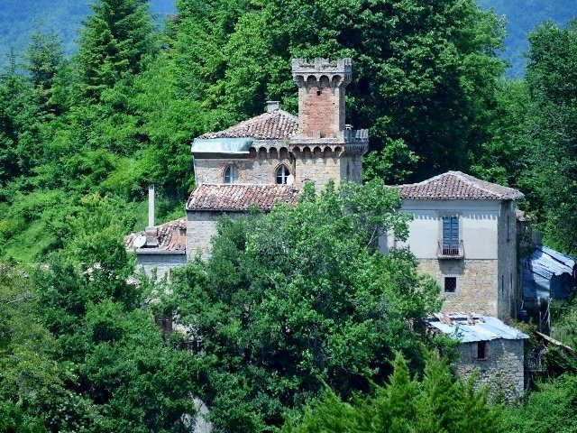 Castello Bonifaci-Vallenquina必去景点