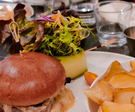 Kelsa Bar & Restaurant主图