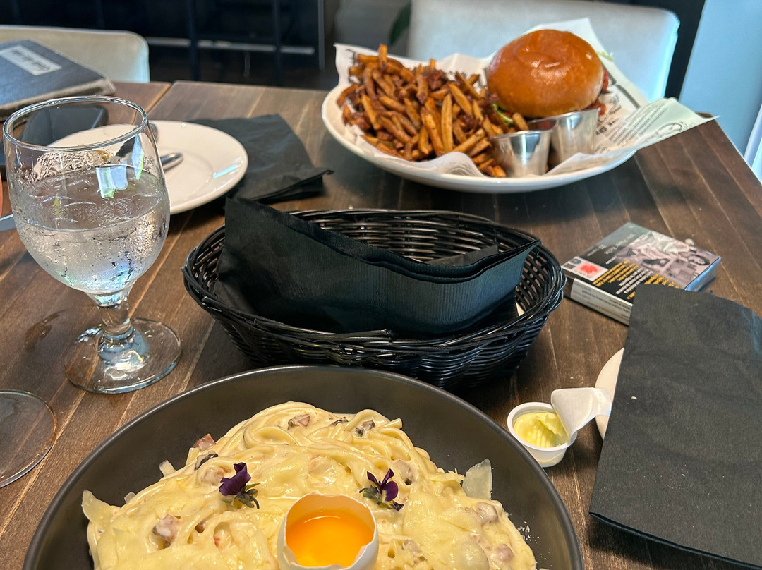 泰勒博恩因佩里亚套房酒店主图