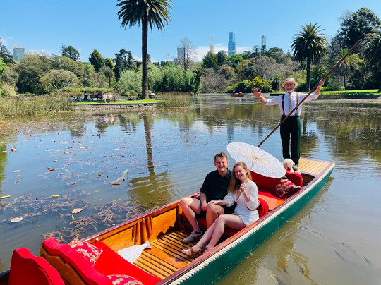 Punting On The Lake-墨尔本必去景点