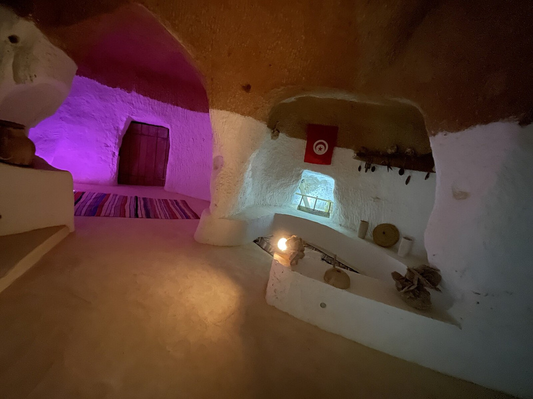 Au Trait d'Union Tijma主图