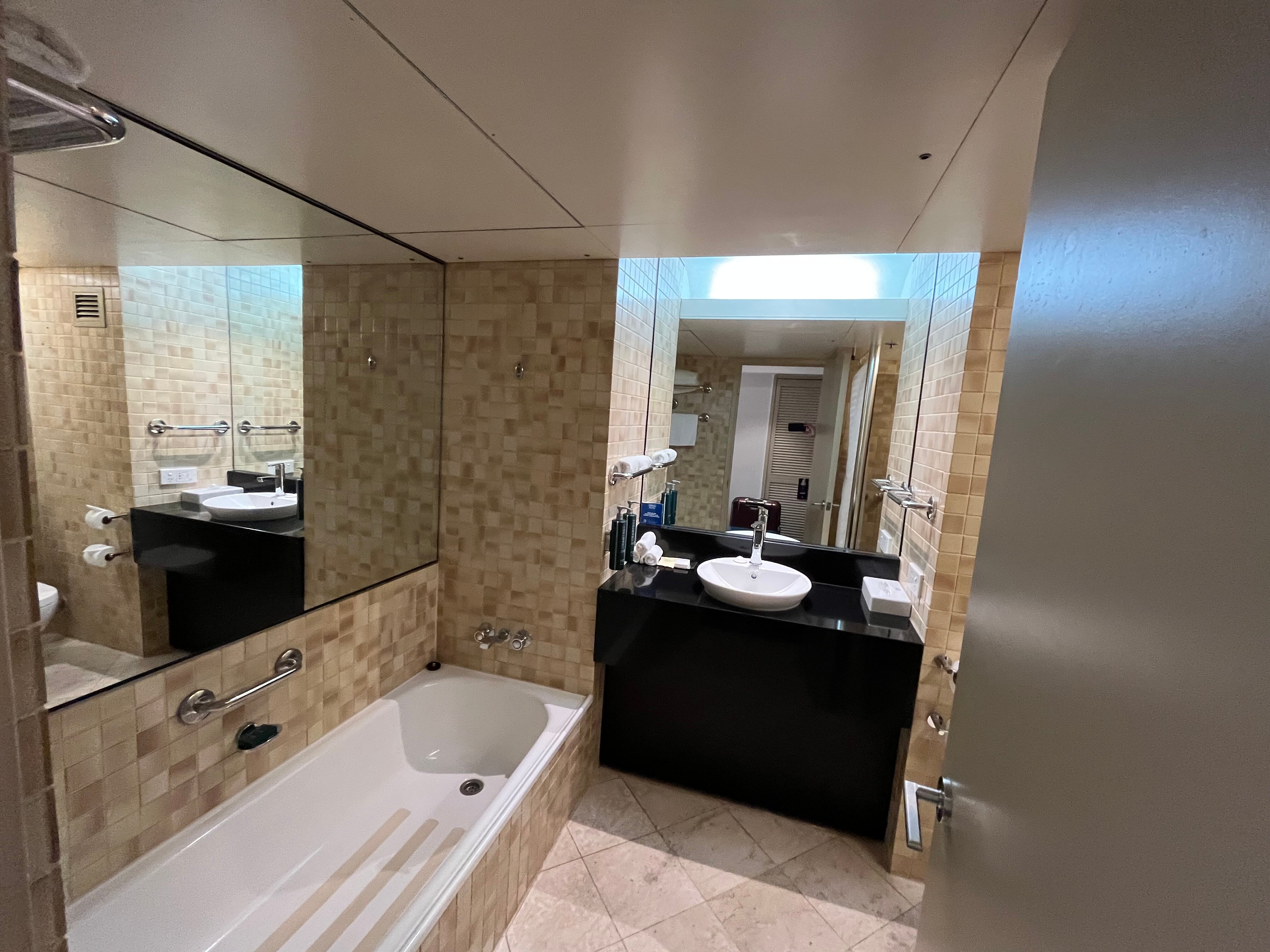 DoubleTree by Hilton Esplanade Darwin-浴室