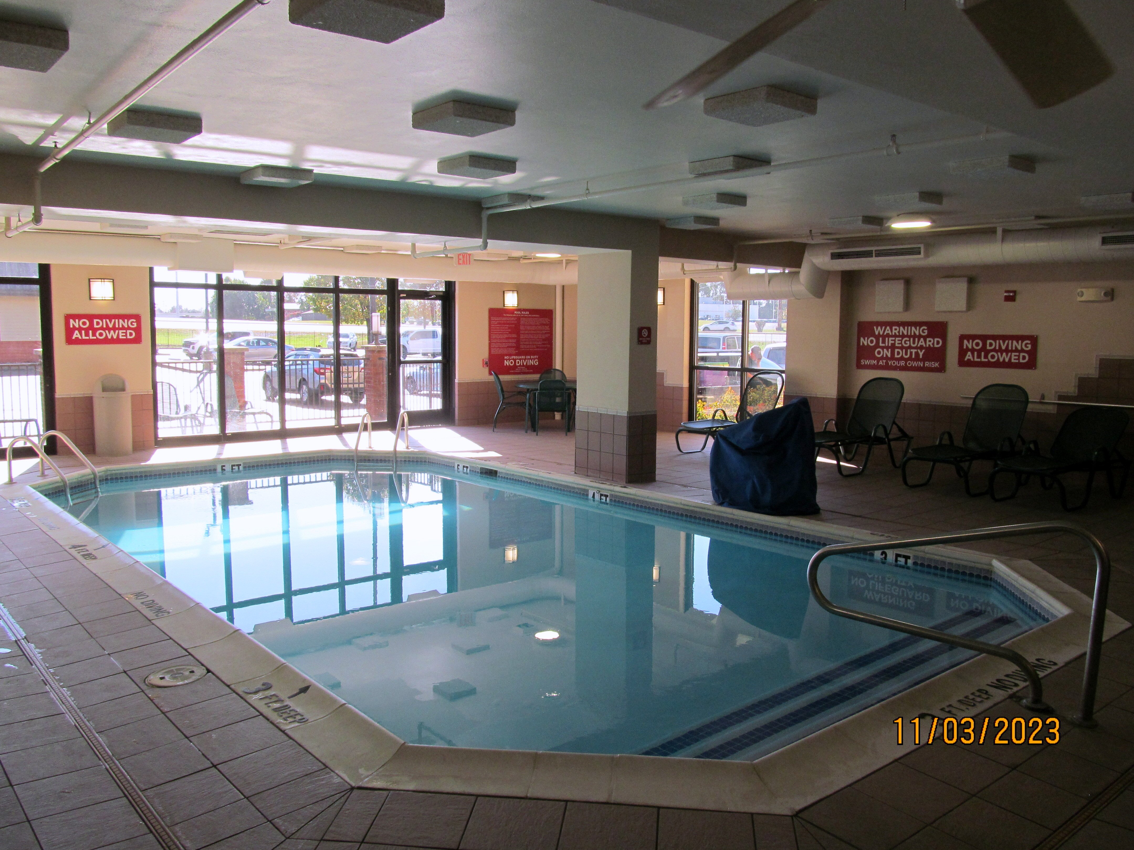 Drury Inn & Suites Bowling Green, KY-泳池