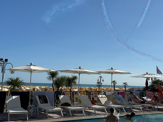 艾德隆酒店主图