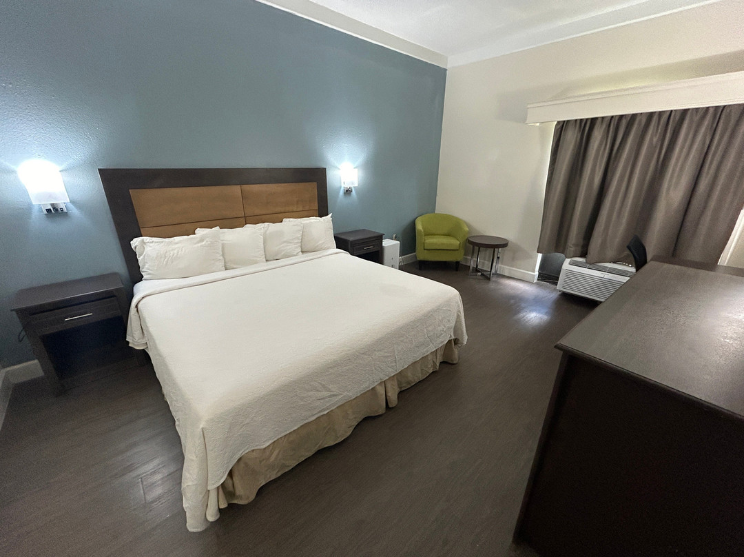 Red Roof Plus+ Fort Myers