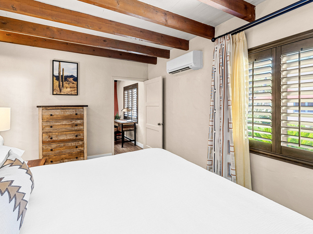 Lodge On The Desert主图