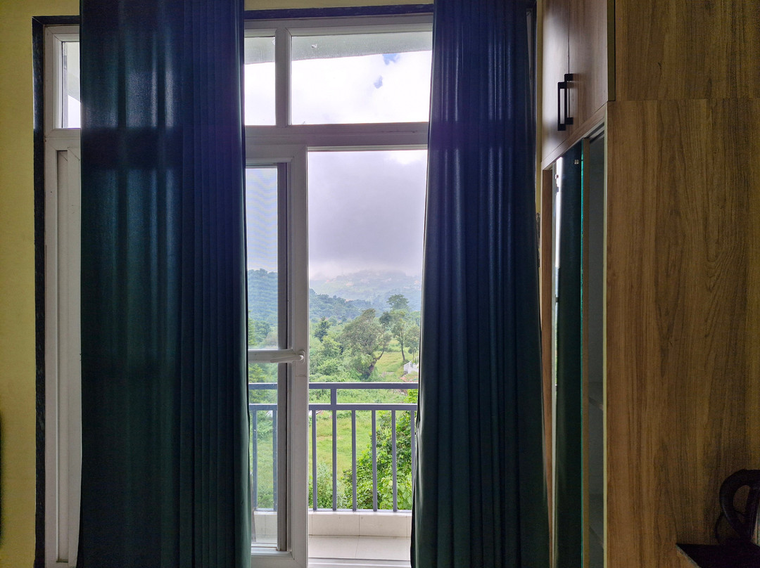 Divine By The Lake Hill主图