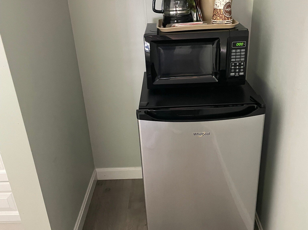 Lighthouse Inn & Suites主图