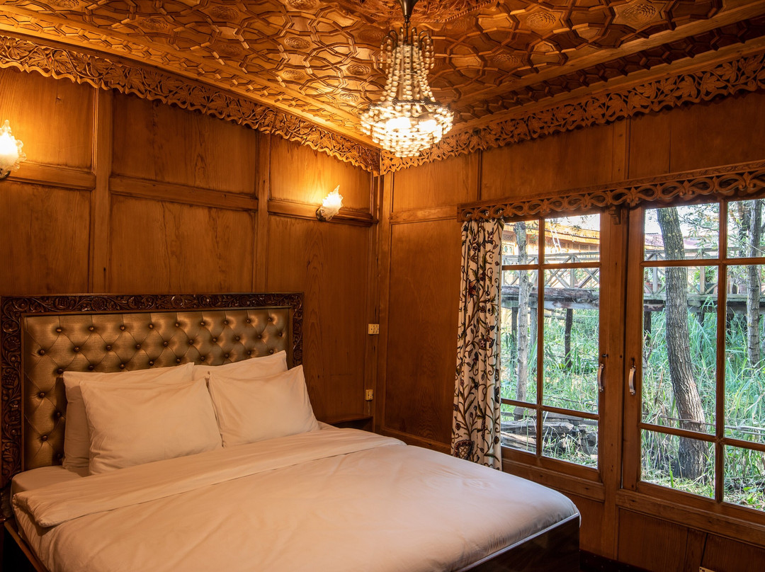 Mascot Houseboats主图