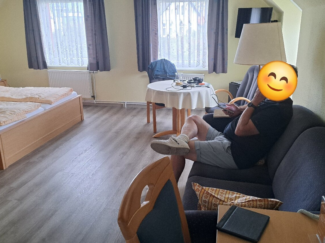 瓦尔德泽格拉芙酒店主图