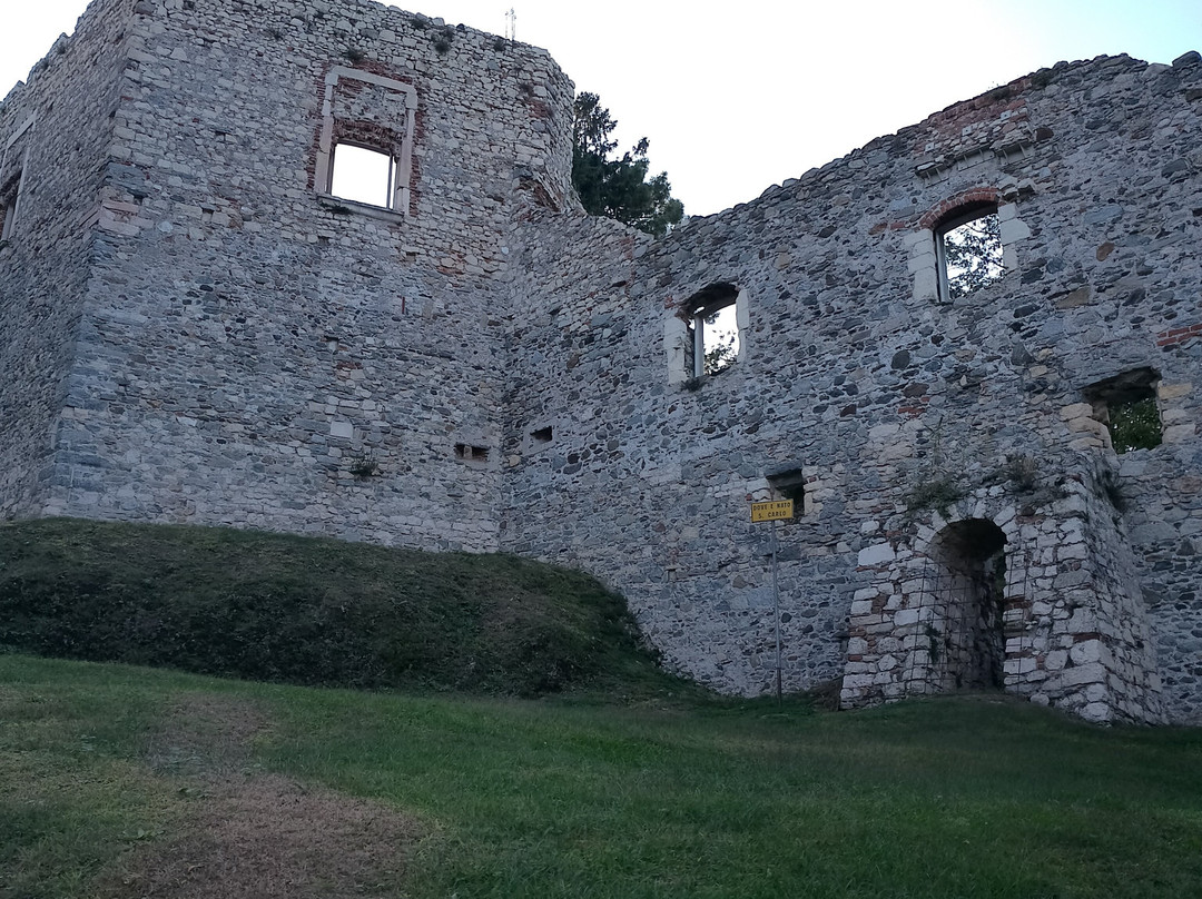 Rocca Borromea di Arona景点图片