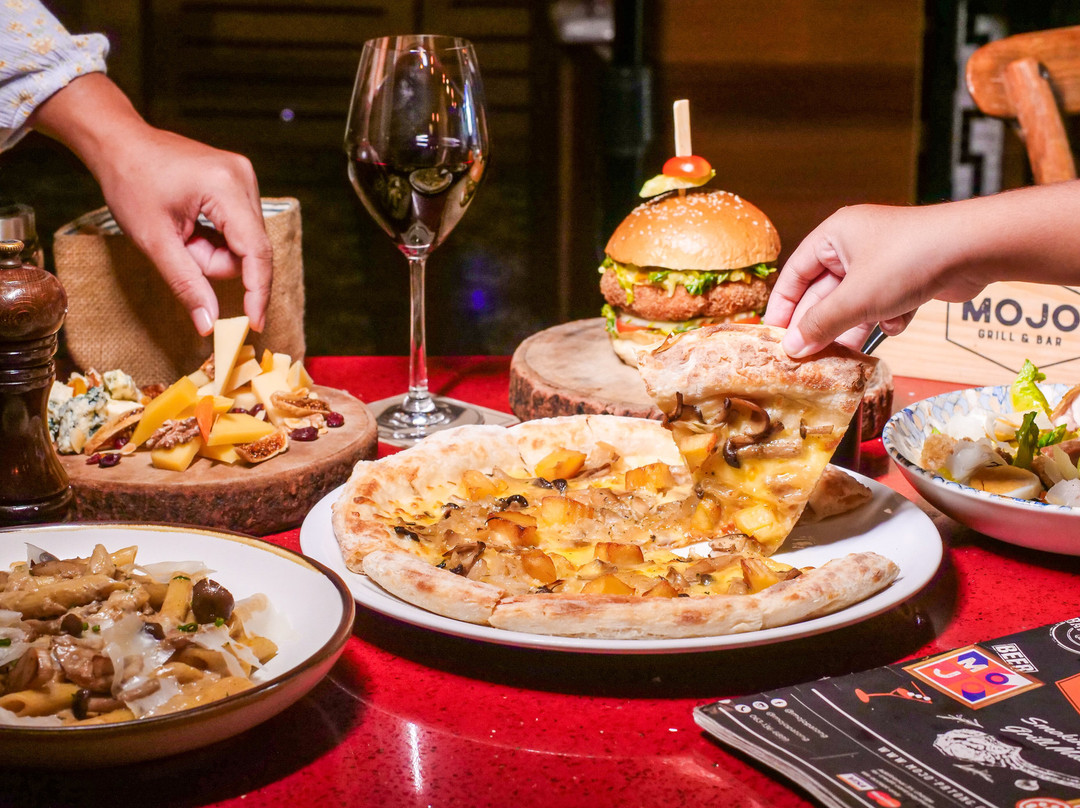 Mojo Grill & Bar