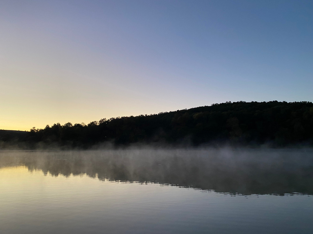Herneacova Lake景点图片