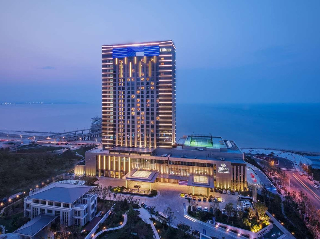 烟台金海岸希尔顿酒店主图