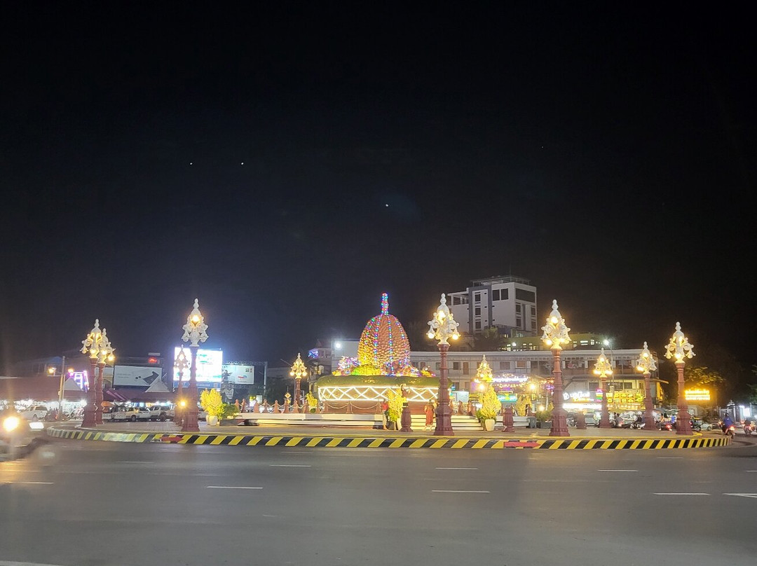 Durian monument-贡布必去景点