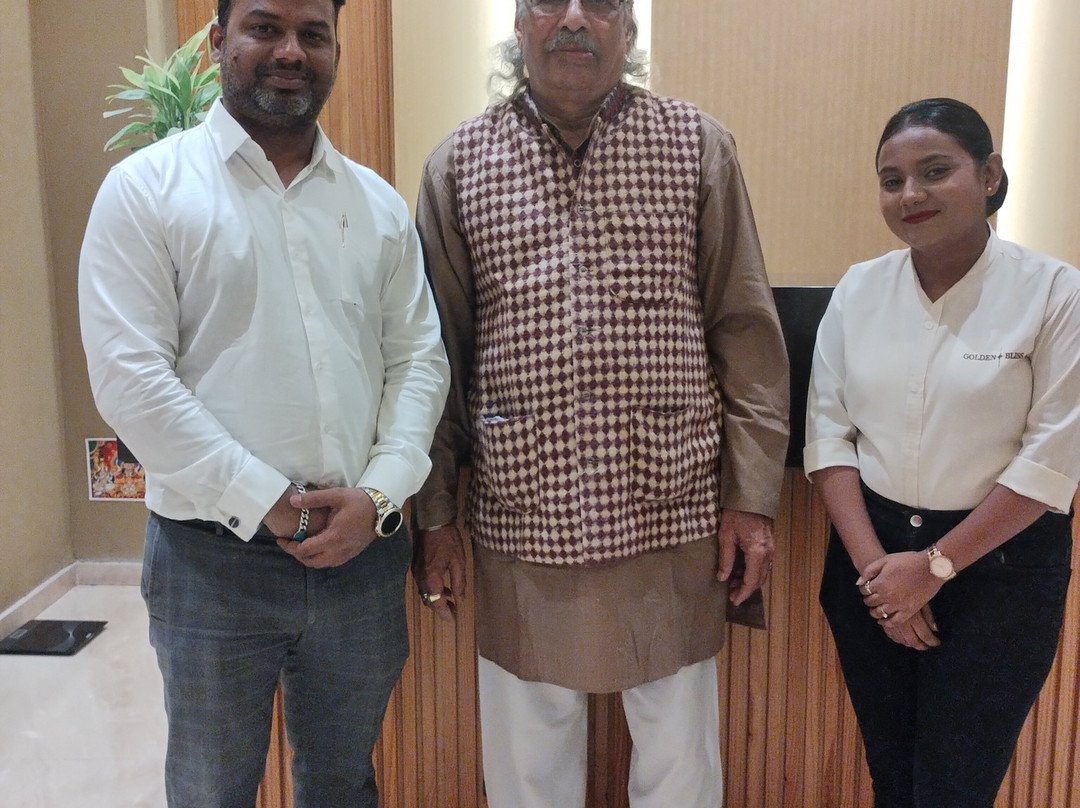 Treebo Tryst Golden Bliss Trimurti Nagar Square主图