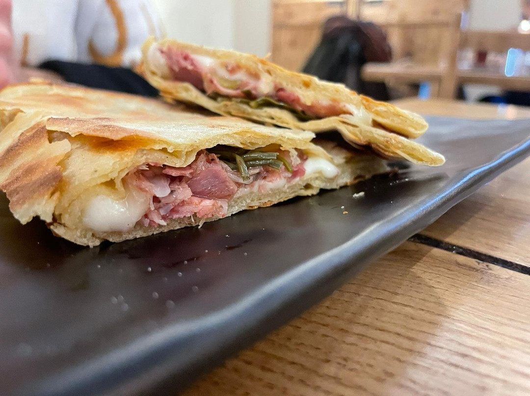 Ekru La Cresceria