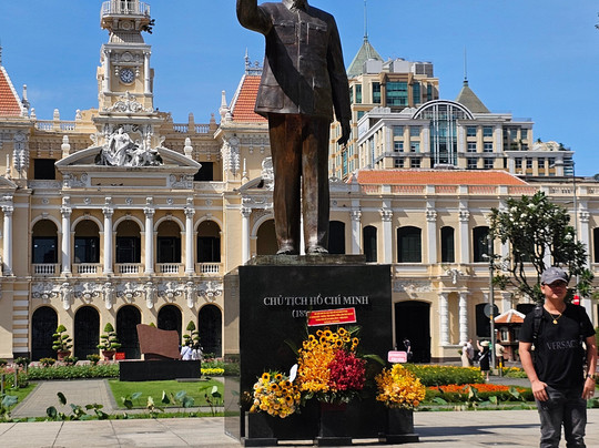 President ho Chi Minh Statue-胡志明市必去景点