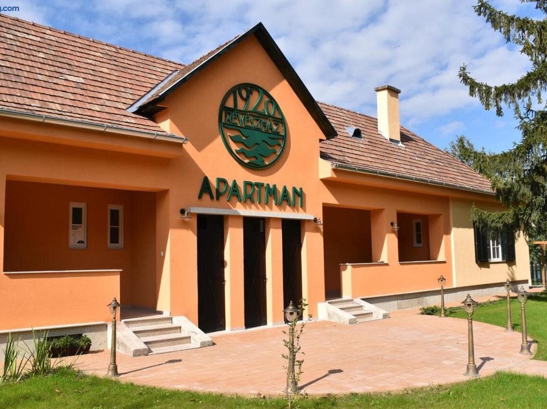 Szazesztendos Reveszhaz Apartman