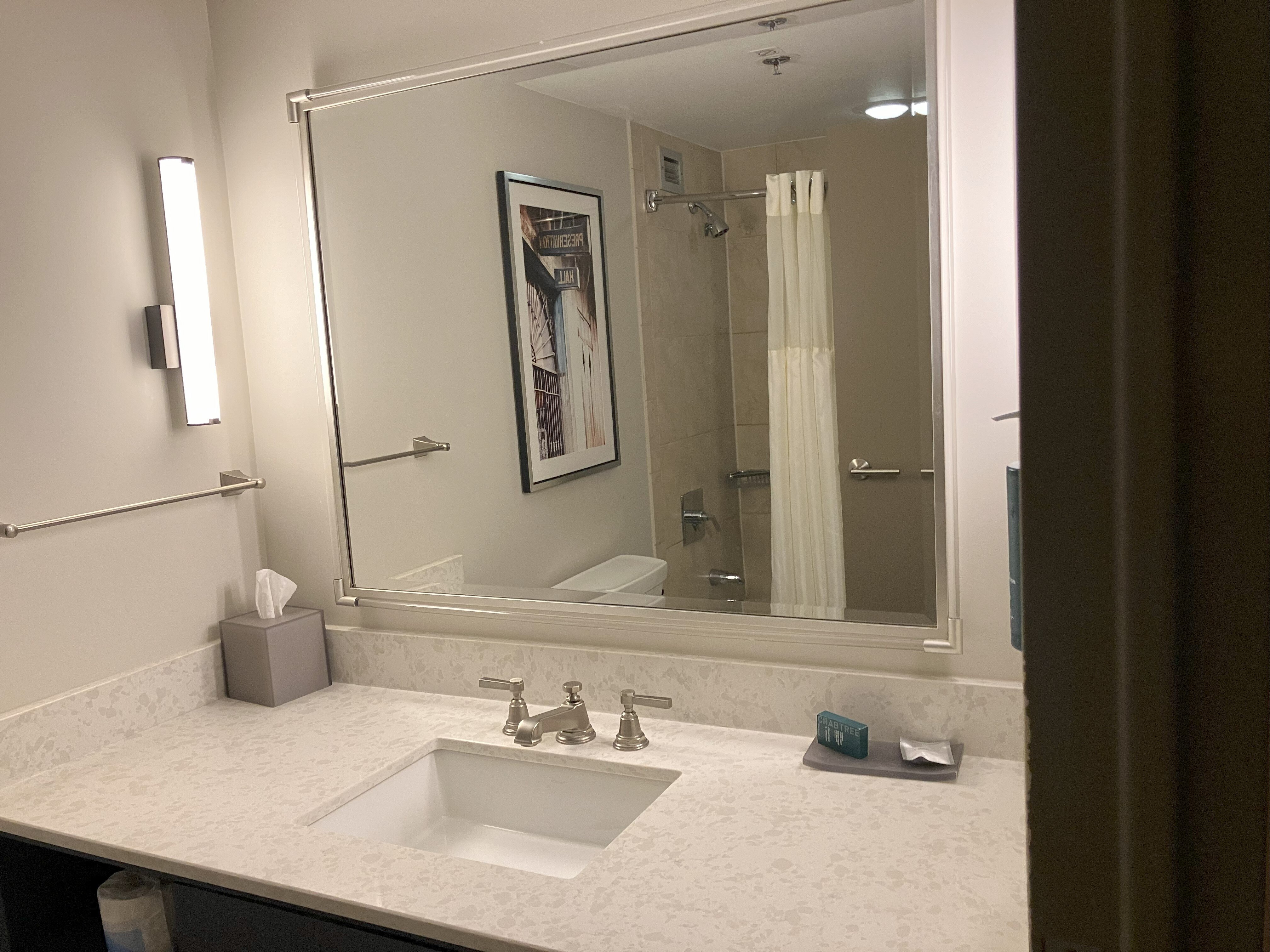 Hilton New Orleans Airport-浴室