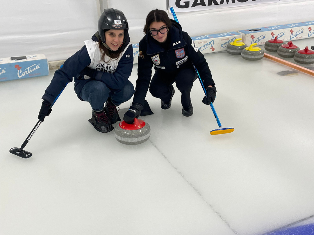 Scuola Curling Cortina-科尔蒂纳丹佩佐必去景点
