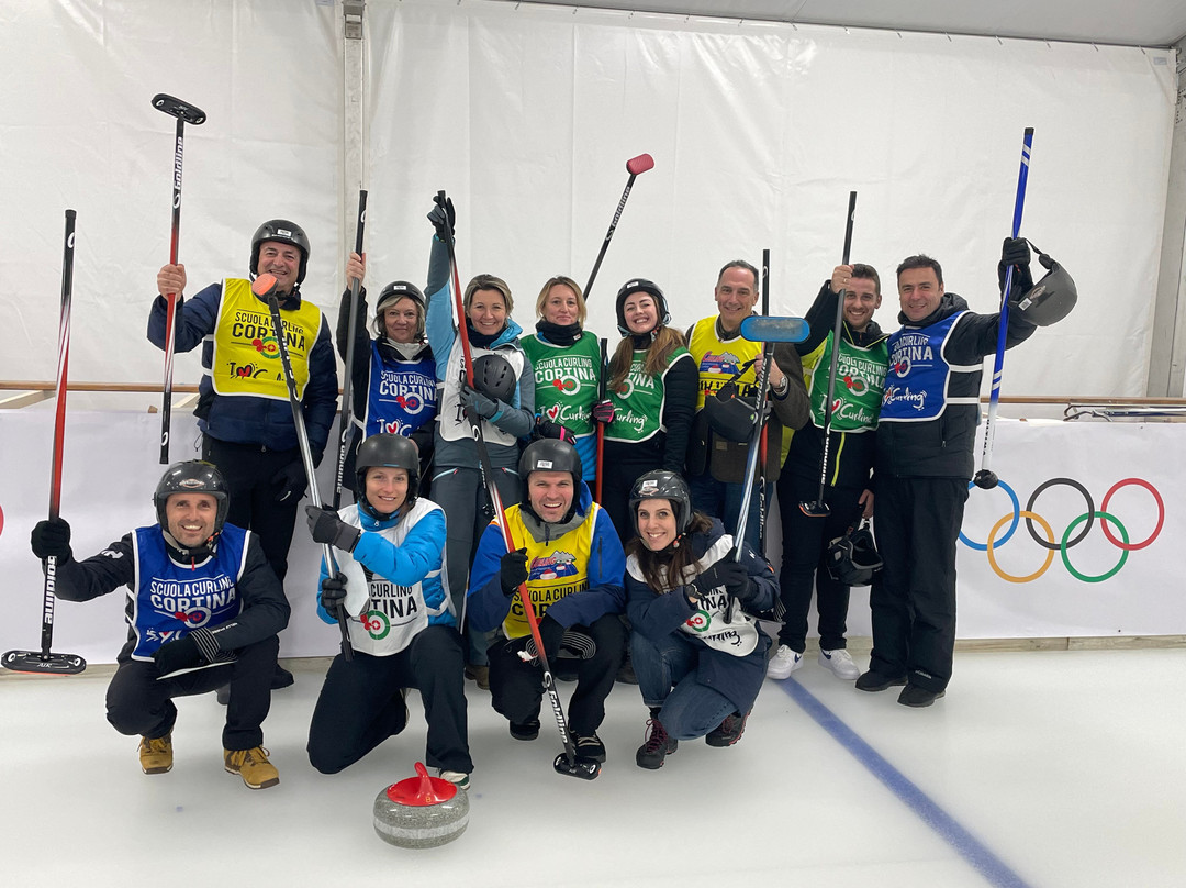 Scuola Curling Cortina-科尔蒂纳丹佩佐必去景点