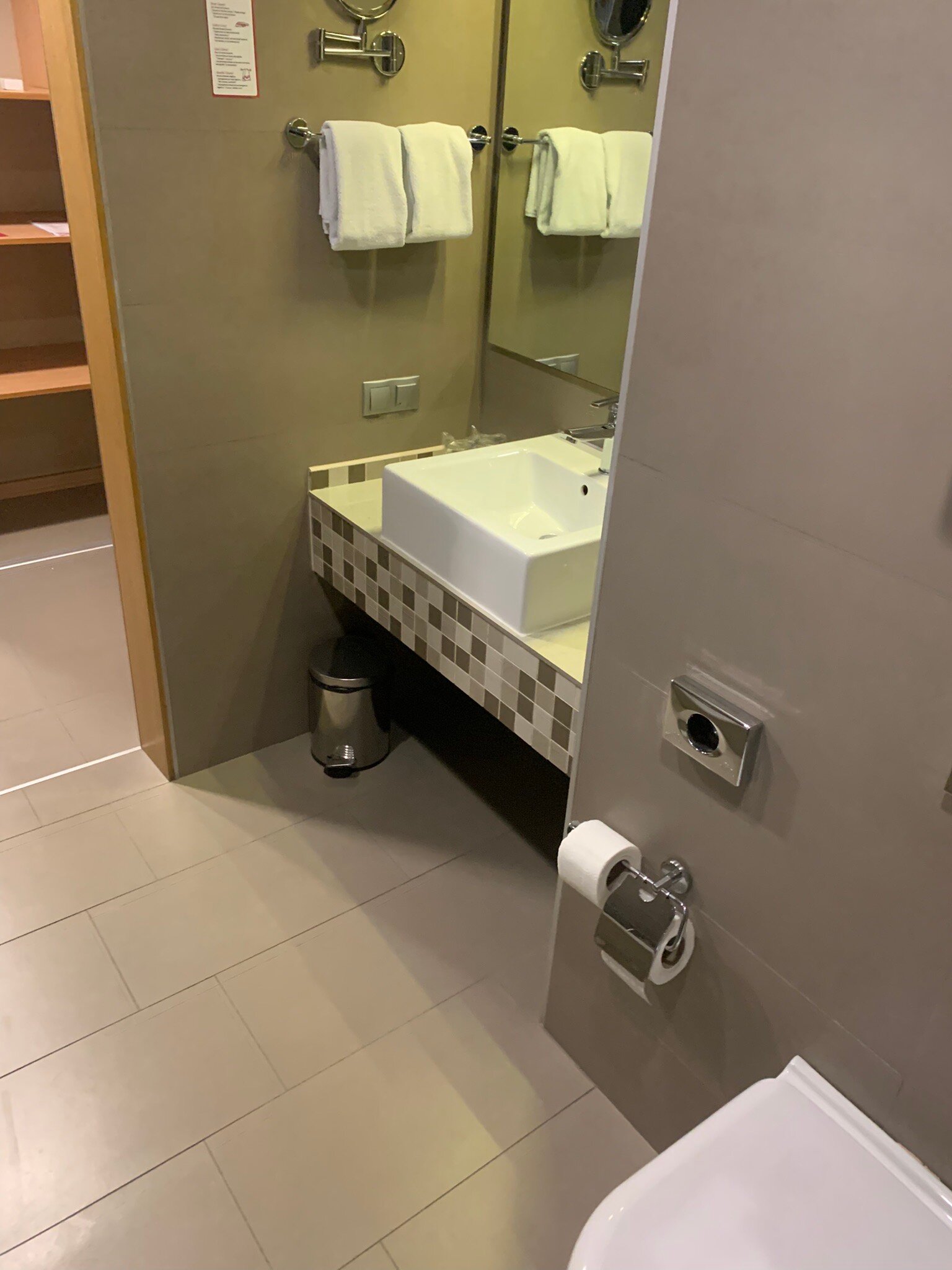 华美达波德戈里察酒店-官方