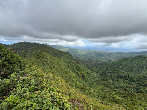 Hidden Treasures Hikes-St. George's必去景点