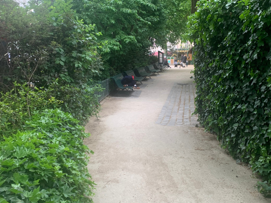 Square Saint Medard景点图片