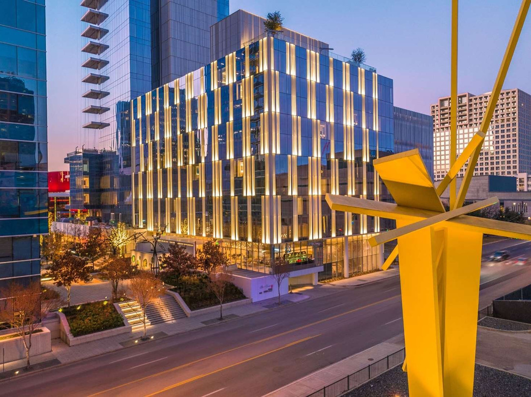 HALL Arts Hotel Dallas, Curio Collection by Hilton