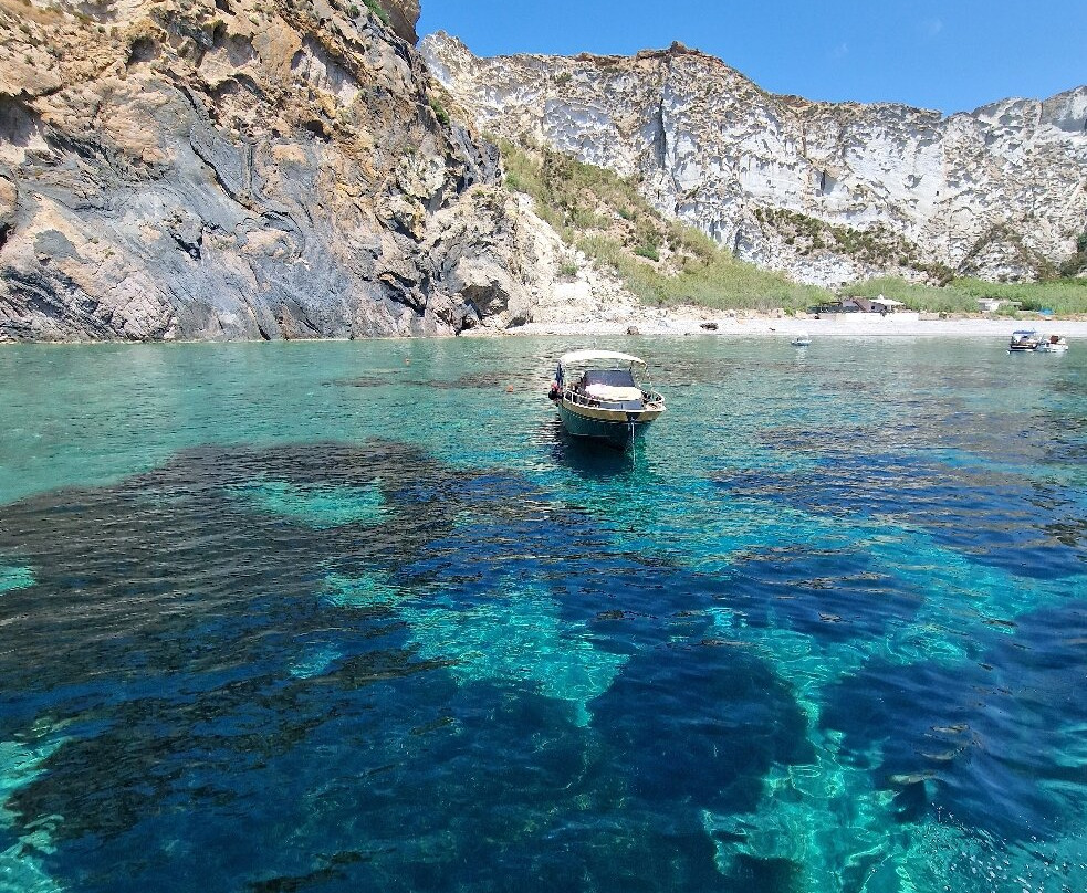 Noleggio Barche Arcobaleno-Parmarola Island必去景点