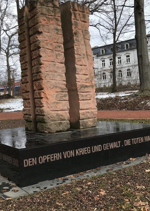 DenkmalDen Opfern Von Krieg Und Gewalt-米特韦达必去景点