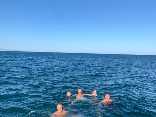 Navegando El Estrecho-埃斯特波纳必去景点