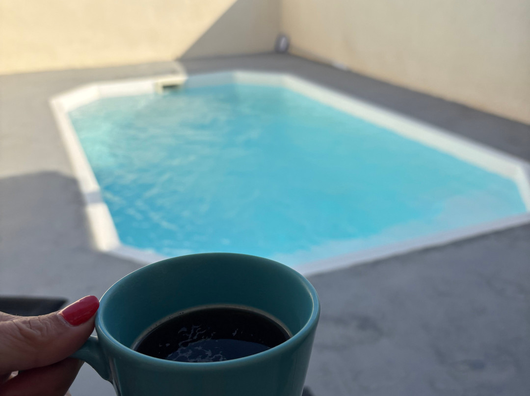 白色卡提吉斯海涛酒店主图