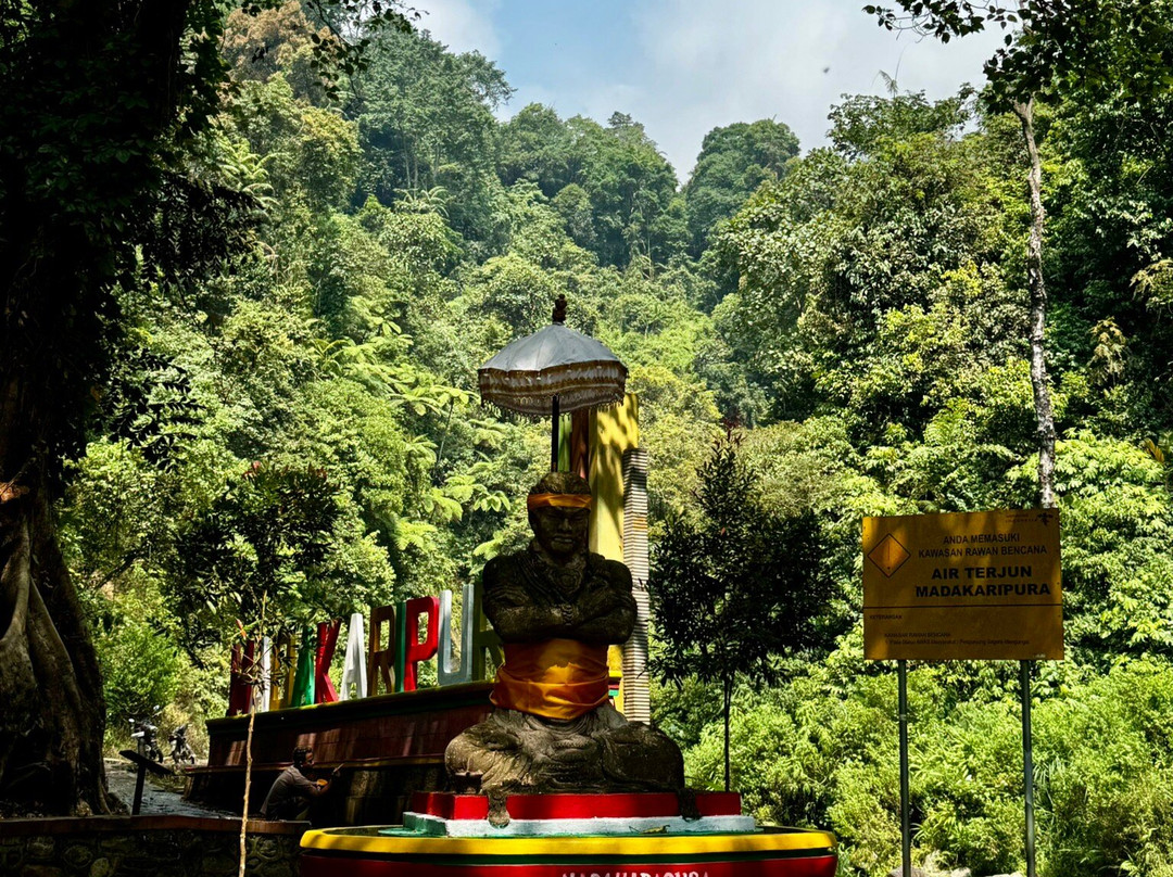 Madakaripura Waterfall-庞越必去景点
