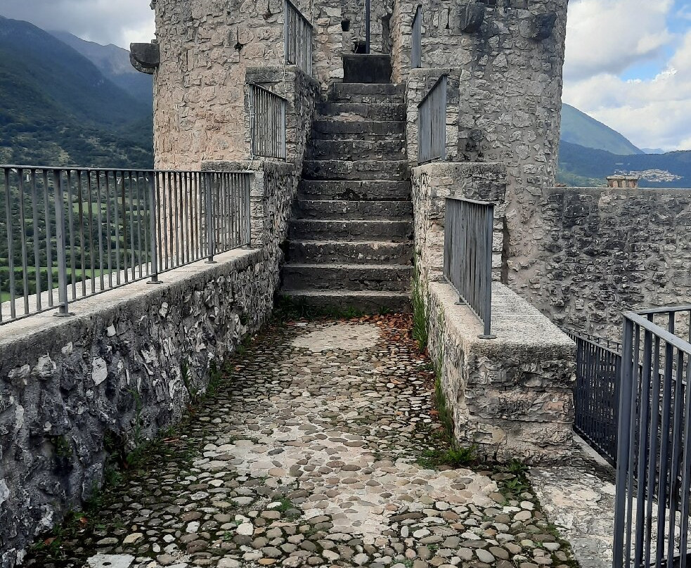 Castello Monumentale-Barrea必去景点