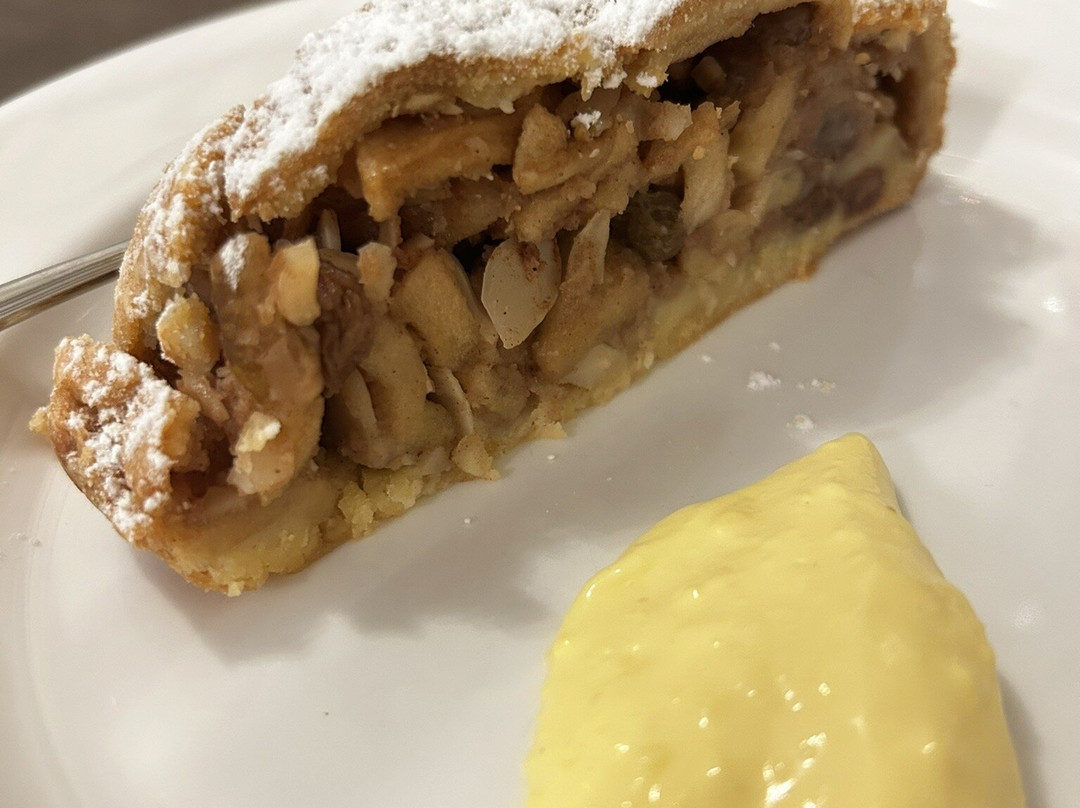 Cimon Dolomites Hotel主图