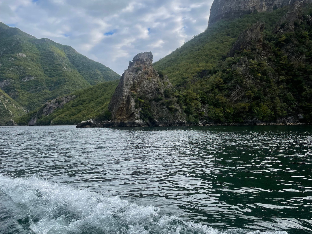 Komani Lake Ferry Berisha-Koman必去景点