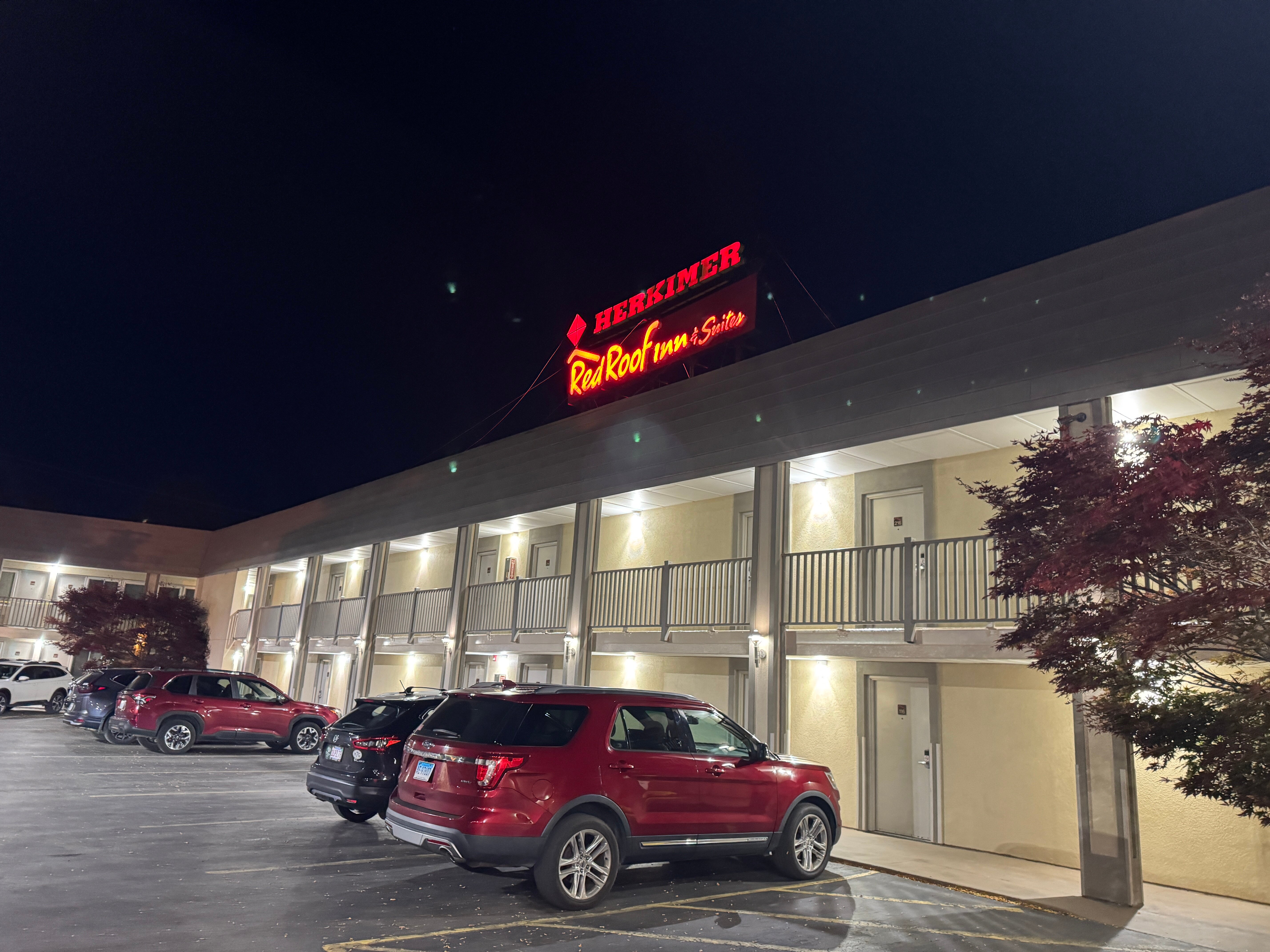 赫基默红屋顶客栈及套房-浴室