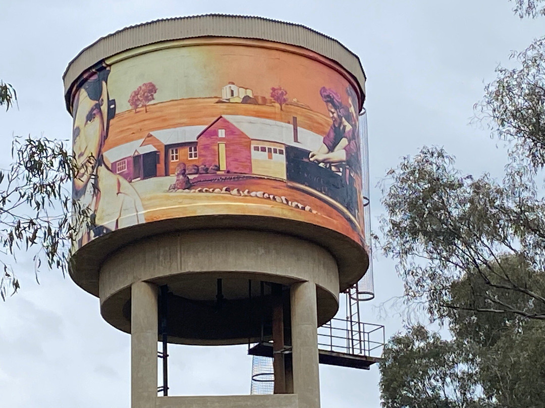 Uranquinty Water Tower Mural