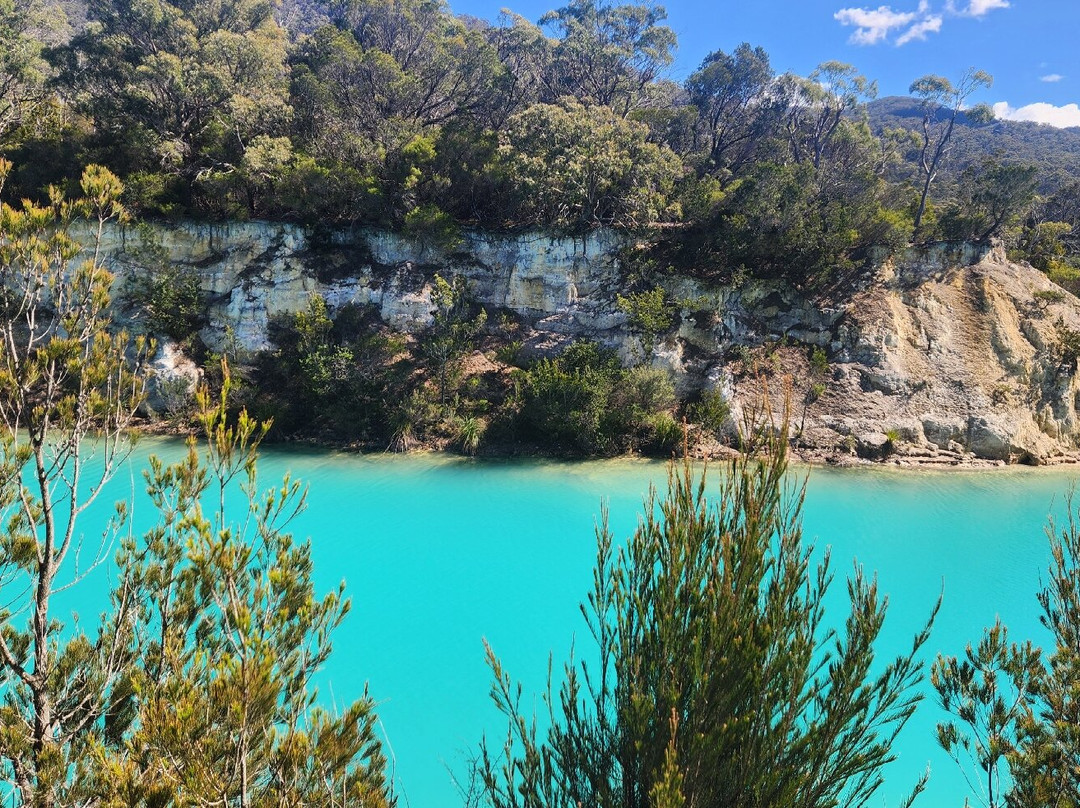Little Blue Lake-South Mount Cameron必去景点