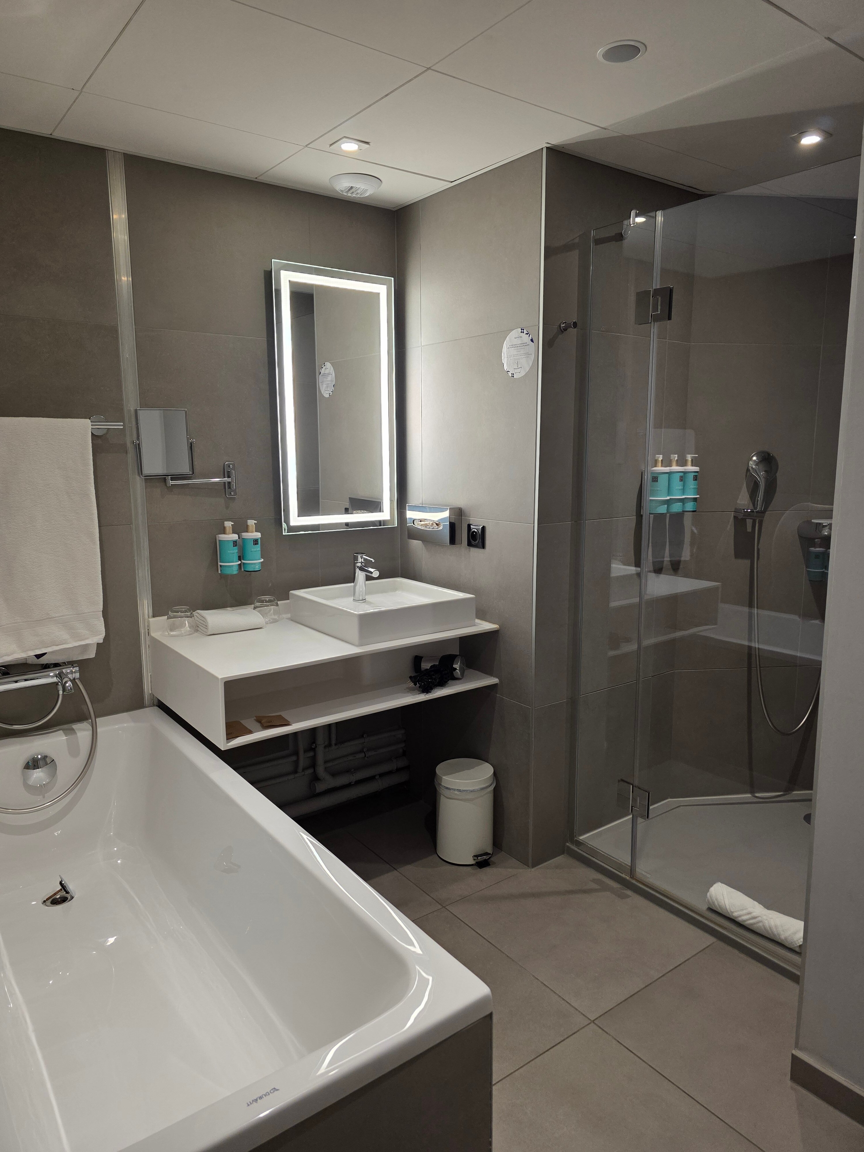 科尔马中心诺富特套房酒店-浴室