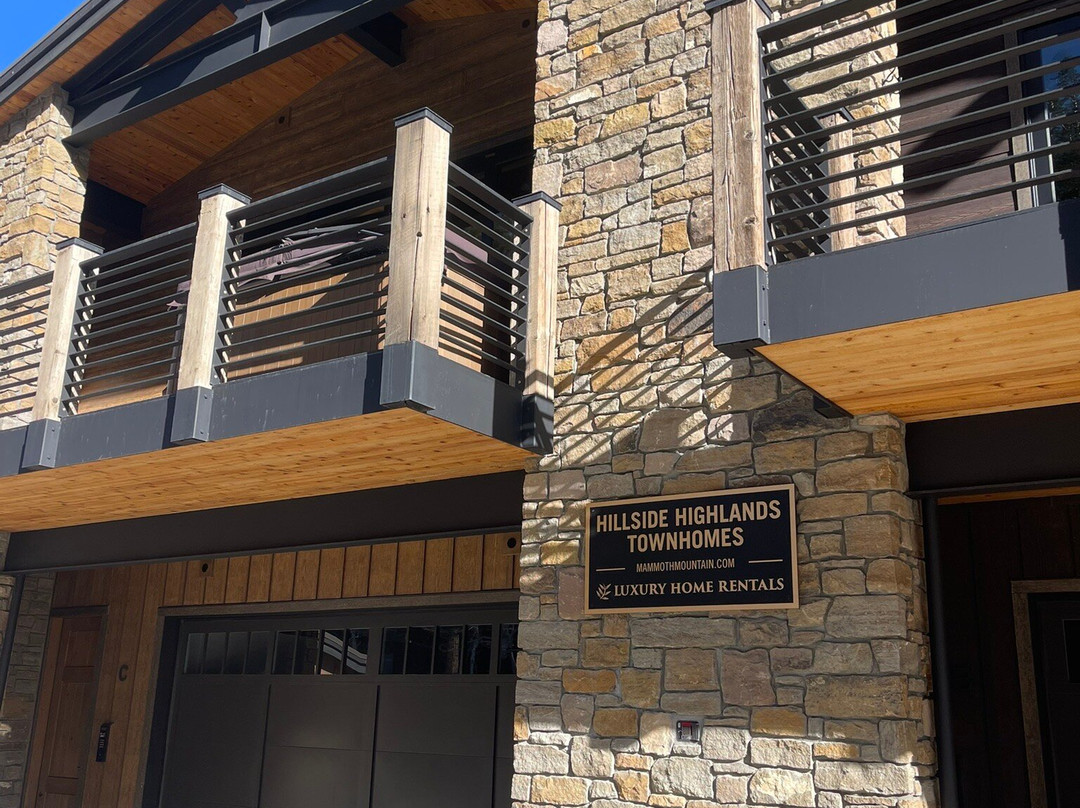 村庄小屋酒店主图