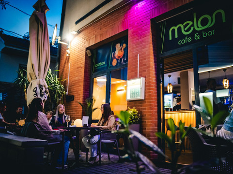 Melon Cafe & Bar