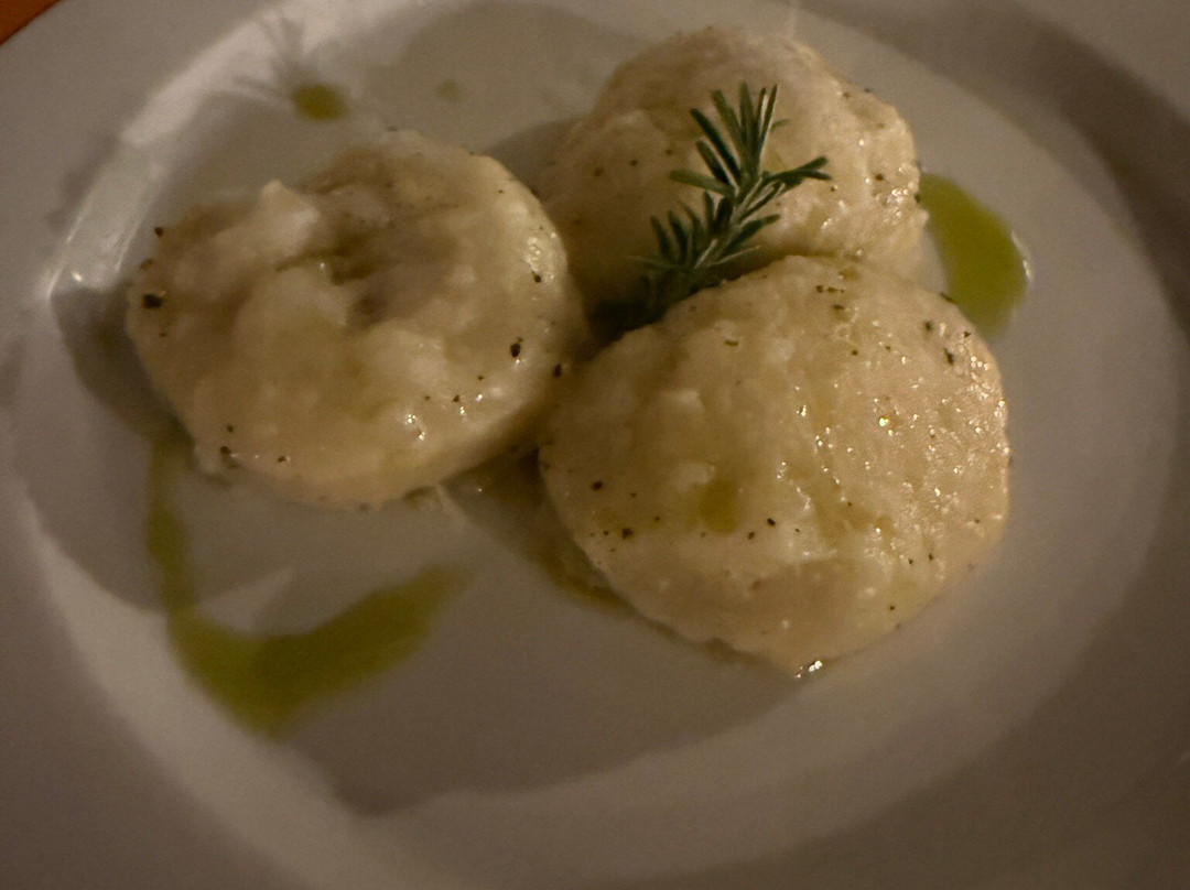 乐拉佩酒店主图